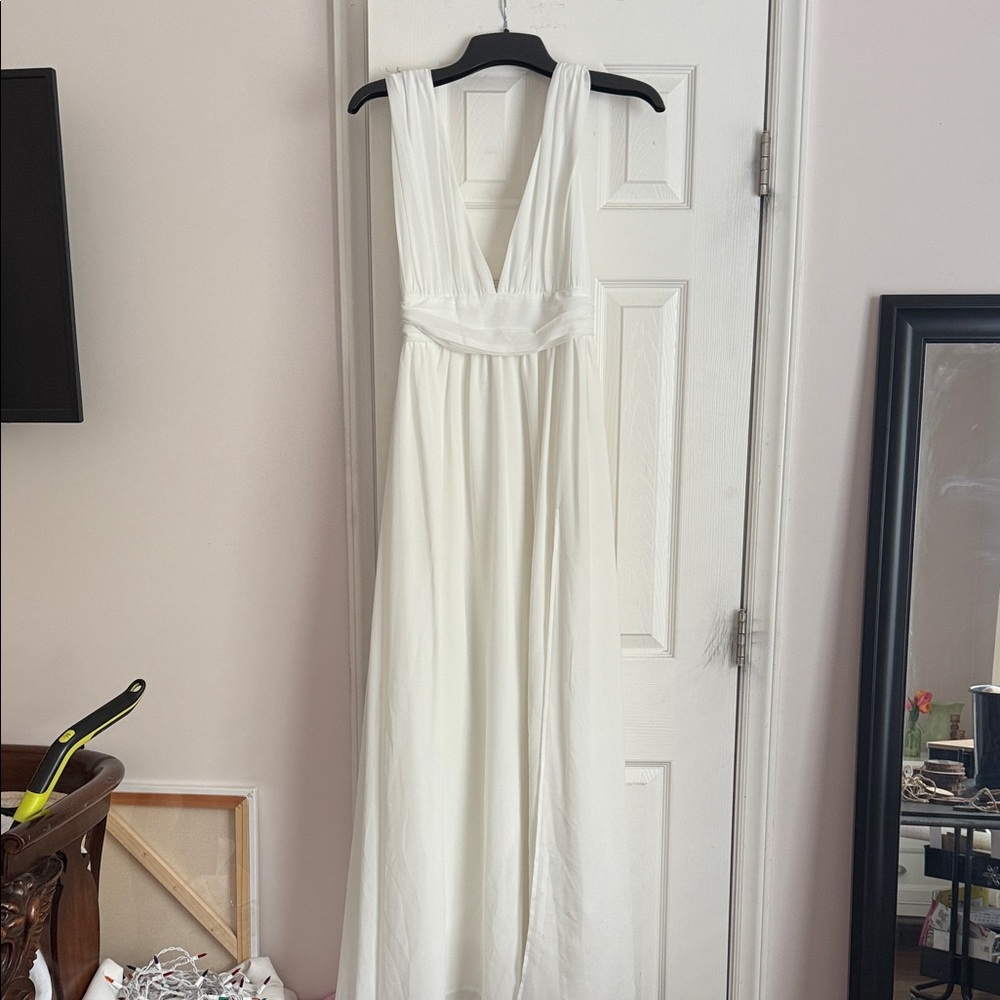 Elegant White Sleeveless Dress
